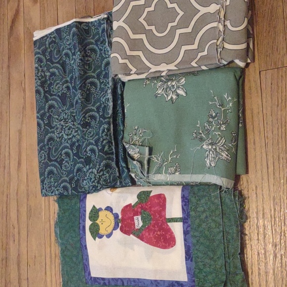 Green fabric bundle lot 4 different patterns - Picture 1 of 5